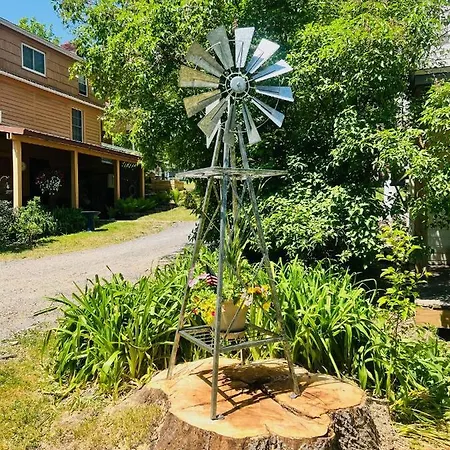 Homesteading At 55 Main Stamford Exterior photo